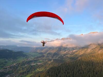 paragliding mountain